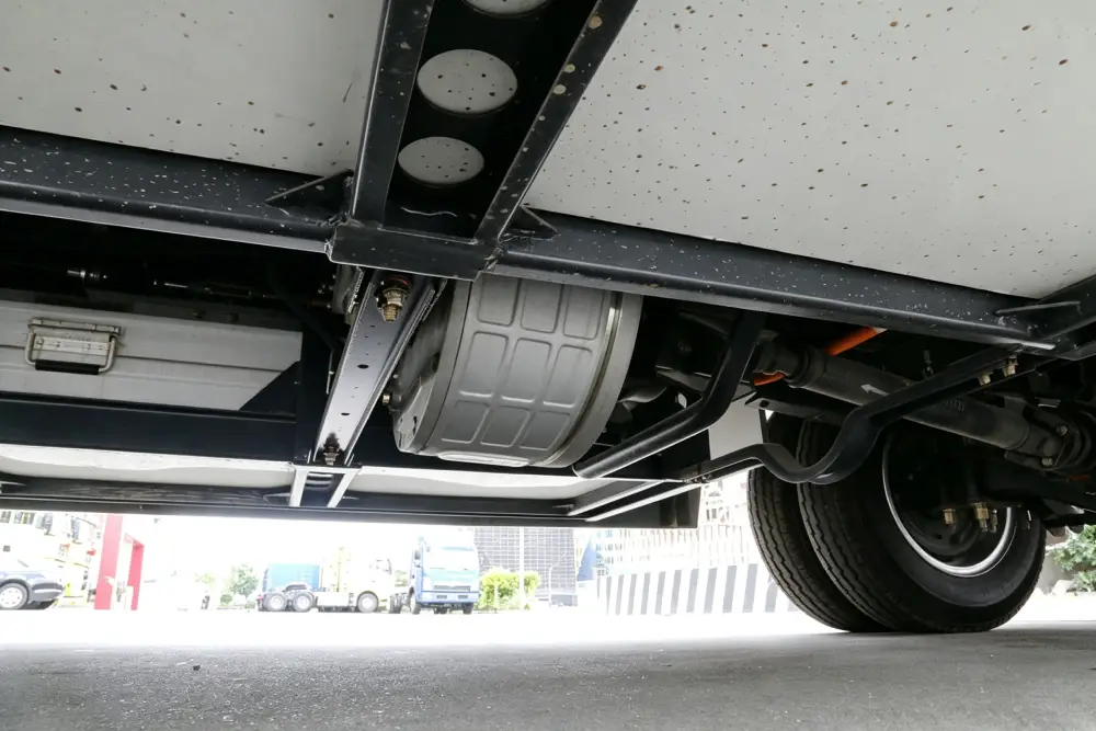 4.5-ton Battery Electric Refrigerated Truck with Jenwyn Tech 130 kW EV traction motors-1