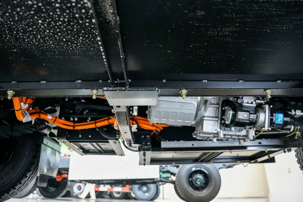 4X2 Battery Electric Dump Truck with Jenwyn Tech 200 kW Electric Central Drive System-1