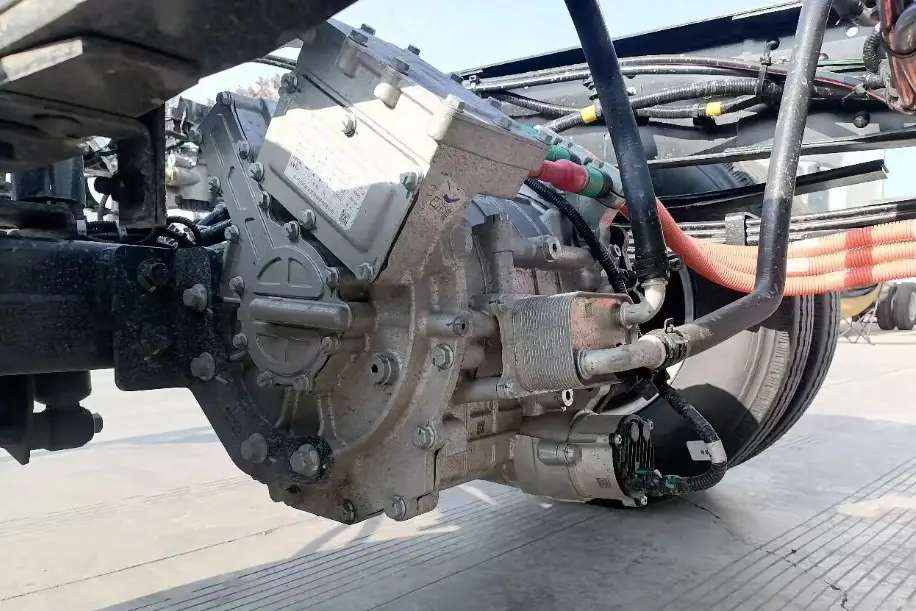 Electric Light Truck with an Oil-Cooled Traction Motor