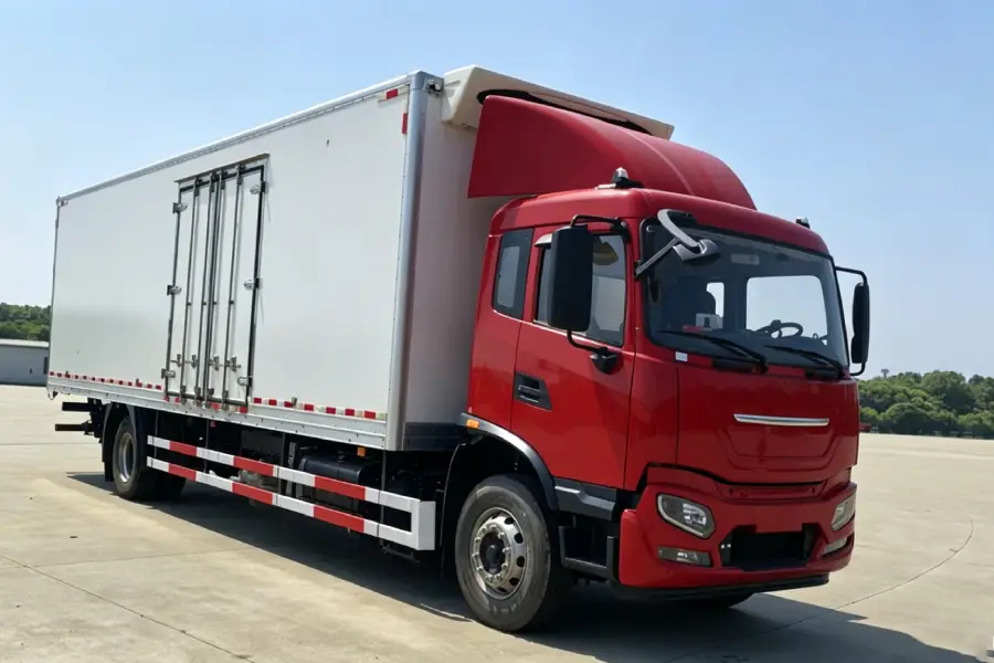 Battery-Electric Refrigerated Truck with 13t electric truck axle - 1
