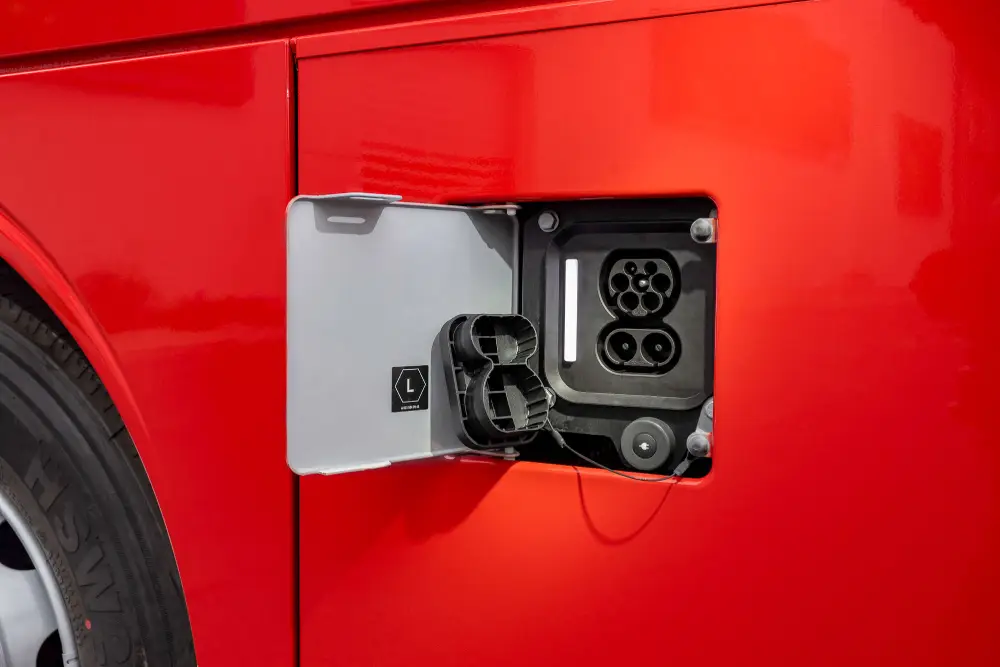 Mercedes-Benz Elntouro electric bus charging inlet, 800v electric bus voltage platform